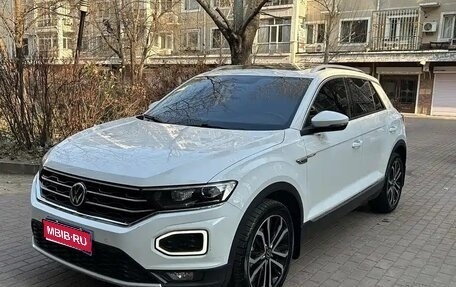 Volkswagen T-Roc I, 2022 год, 2 140 000 рублей, 1 фотография