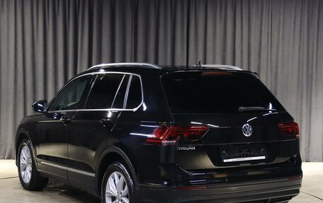 Volkswagen Tiguan II, 2018 год, 2 399 000 рублей, 4 фотография