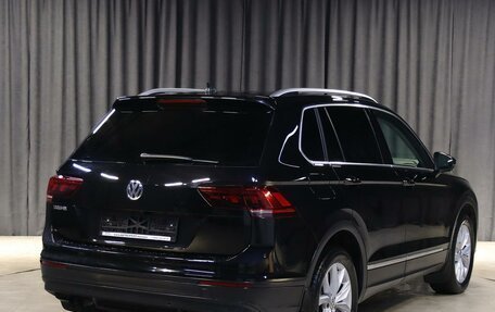 Volkswagen Tiguan II, 2018 год, 2 399 000 рублей, 6 фотография