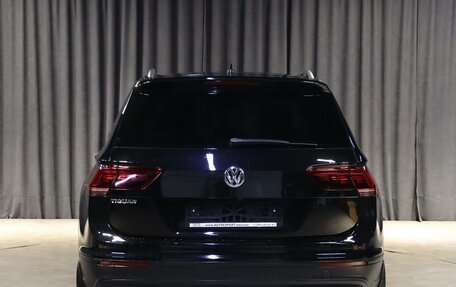 Volkswagen Tiguan II, 2018 год, 2 399 000 рублей, 5 фотография