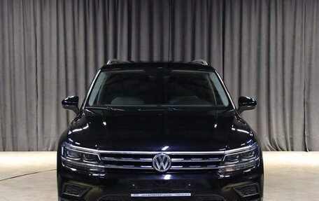 Volkswagen Tiguan II, 2018 год, 2 399 000 рублей, 2 фотография