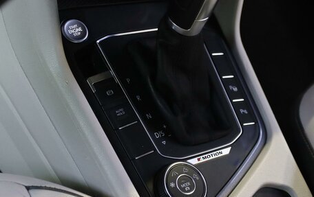 Volkswagen Tiguan II, 2018 год, 2 399 000 рублей, 15 фотография