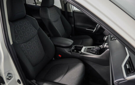 Toyota RAV4, 2022 год, 4 169 000 рублей, 23 фотография