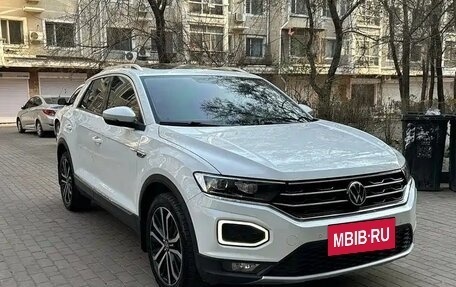 Volkswagen T-Roc I, 2022 год, 2 140 000 рублей, 3 фотография