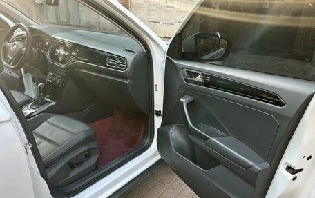 Volkswagen T-Roc I, 2022 год, 2 140 000 рублей, 10 фотография