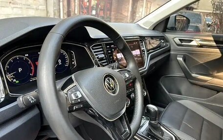 Volkswagen T-Roc I, 2022 год, 2 140 000 рублей, 5 фотография