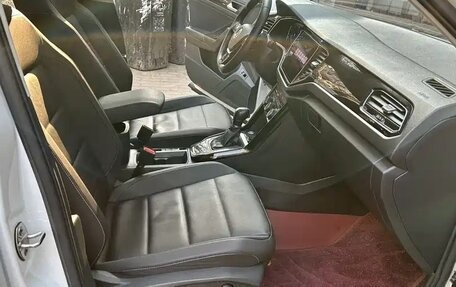 Volkswagen T-Roc I, 2022 год, 2 140 000 рублей, 9 фотография