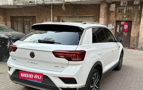 Volkswagen T-Roc I, 2022 год, 2 140 000 рублей, 2 фотография