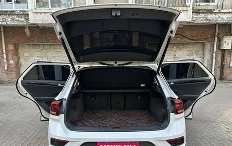 Volkswagen T-Roc I, 2022 год, 2 140 000 рублей, 14 фотография