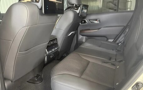 Toyota Land Cruiser, 2023 год, 10 000 000 рублей, 8 фотография