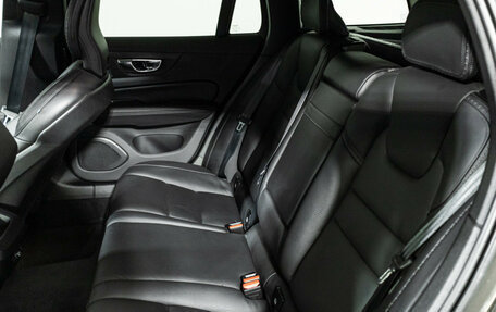 Volvo V60 Cross Country II, 2019 год, 3 299 700 рублей, 10 фотография