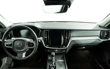 Volvo V60 Cross Country II, 2019 год, 3 299 700 рублей, 13 фотография