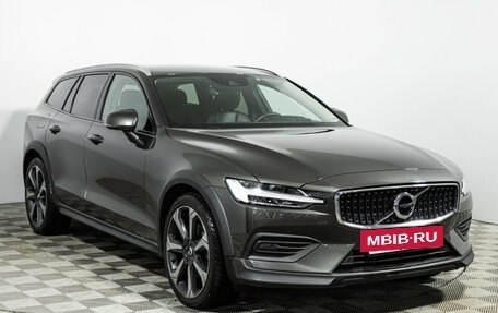 Volvo V60 Cross Country II, 2019 год, 3 299 700 рублей, 3 фотография