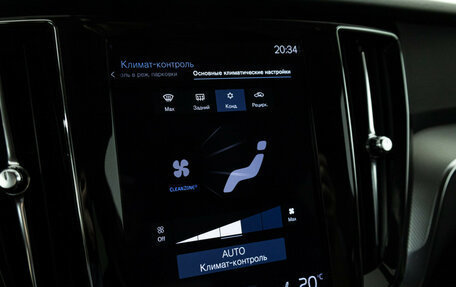 Volvo V60 Cross Country II, 2019 год, 3 299 700 рублей, 17 фотография