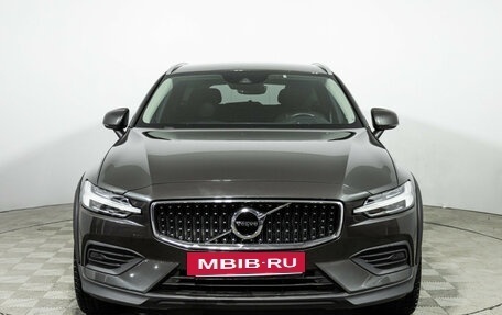 Volvo V60 Cross Country II, 2019 год, 3 299 700 рублей, 2 фотография