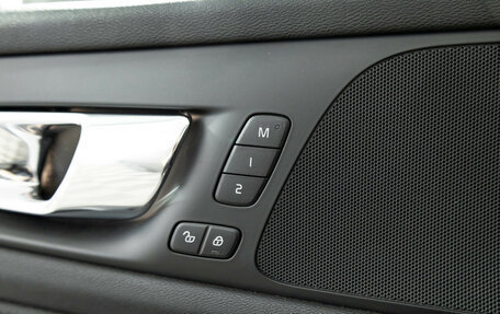 Volvo V60 Cross Country II, 2019 год, 3 299 700 рублей, 18 фотография