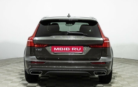 Volvo V60 Cross Country II, 2019 год, 3 299 700 рублей, 6 фотография