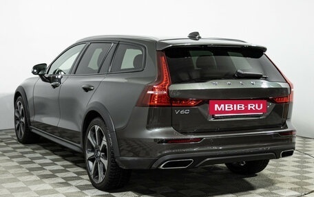 Volvo V60 Cross Country II, 2019 год, 3 299 700 рублей, 7 фотография