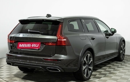 Volvo V60 Cross Country II, 2019 год, 3 299 700 рублей, 5 фотография