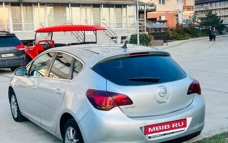 Opel Astra J, 2011 год, 550 000 рублей, 2 фотография