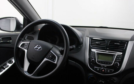 Hyundai Solaris II рестайлинг, 2013 год, 350 000 рублей, 4 фотография