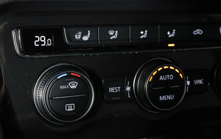 Volkswagen Tiguan II, 2020 год, 2 697 000 рублей, 19 фотография