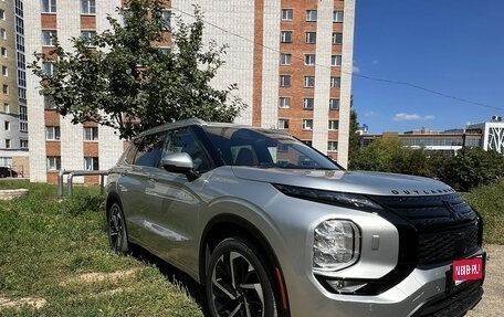 Mitsubishi Outlander, 2022 год, 2 600 000 рублей, 1 фотография