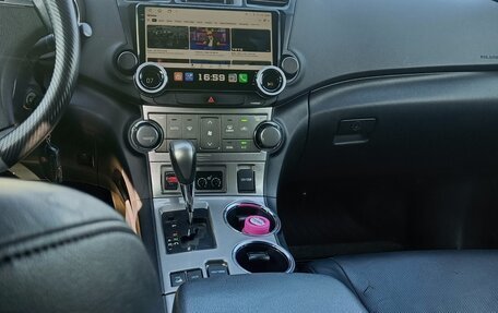 Toyota Highlander III, 2012 год, 1 780 000 рублей, 11 фотография