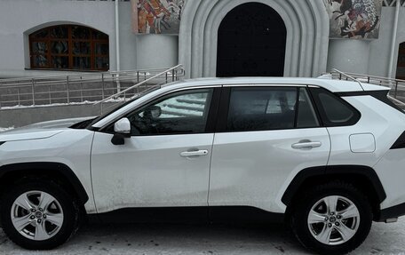 Toyota RAV4, 2021 год, 2 500 000 рублей, 4 фотография