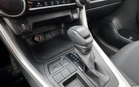 Toyota RAV4, 2021 год, 2 500 000 рублей, 14 фотография