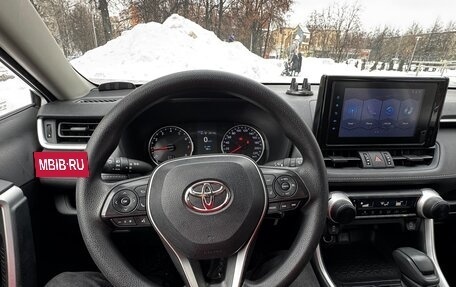 Toyota RAV4, 2021 год, 2 500 000 рублей, 11 фотография