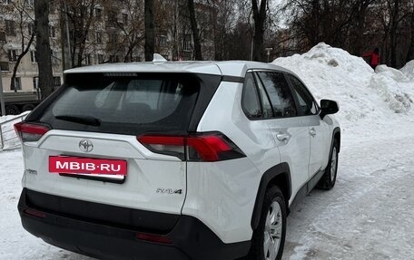 Toyota RAV4, 2021 год, 2 500 000 рублей, 9 фотография