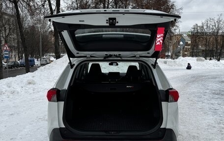 Toyota RAV4, 2021 год, 2 500 000 рублей, 23 фотография