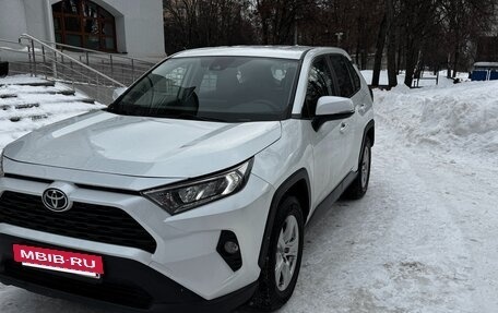 Toyota RAV4, 2021 год, 2 500 000 рублей, 3 фотография