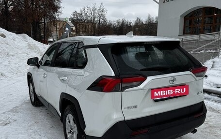 Toyota RAV4, 2021 год, 2 500 000 рублей, 7 фотография