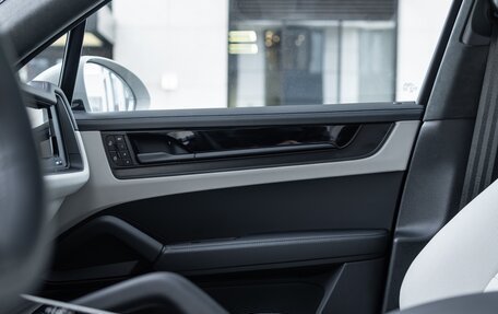 Porsche Cayenne III, 2024 год, 22 300 000 рублей, 21 фотография