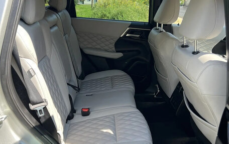 Mitsubishi Outlander, 2022 год, 2 600 000 рублей, 16 фотография