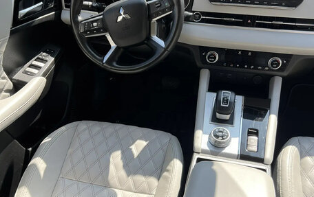 Mitsubishi Outlander, 2022 год, 2 600 000 рублей, 10 фотография