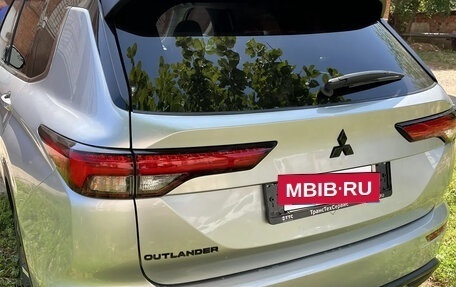 Mitsubishi Outlander, 2022 год, 2 600 000 рублей, 4 фотография