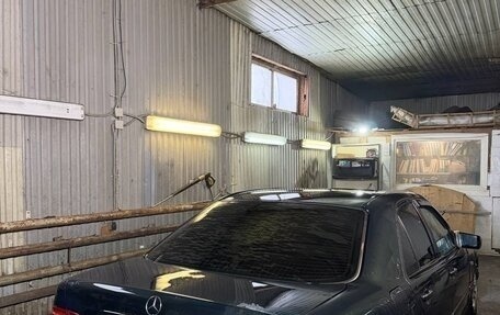 Mercedes-Benz E-Класс, 1997 год, 235 000 рублей, 4 фотография
