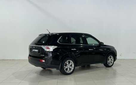 Mitsubishi Outlander III рестайлинг 3, 2014 год, 1 620 000 рублей, 8 фотография