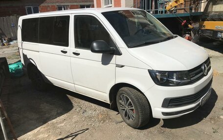 Volkswagen Transporter T6 рестайлинг, 2017 год, 3 200 000 рублей, 2 фотография