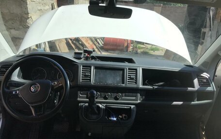 Volkswagen Transporter T6 рестайлинг, 2017 год, 3 200 000 рублей, 14 фотография