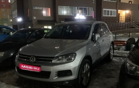 Volkswagen Touareg III, 2011 год, 2 000 000 рублей, 2 фотография