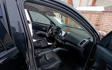 Mitsubishi Outlander III рестайлинг 3, 2011 год, 1 150 000 рублей, 10 фотография