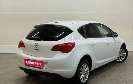 Opel Astra J, 2011 год, 557 000 рублей, 2 фотография