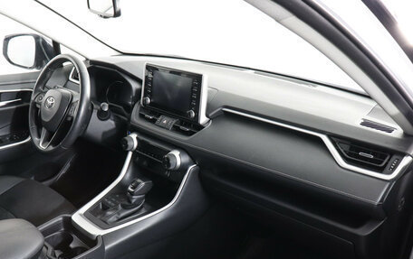 Toyota RAV4, 2021 год, 3 697 000 рублей, 10 фотография