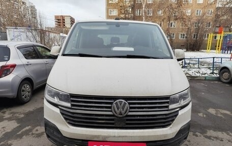 Volkswagen Caravelle T6 рестайлинг, 2021 год, 3 080 000 рублей, 2 фотография
