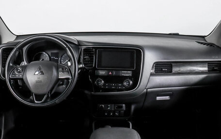 Mitsubishi Outlander III рестайлинг 3, 2018 год, 2 200 000 рублей, 9 фотография