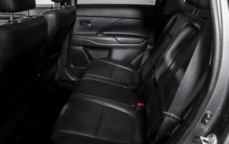 Mitsubishi Outlander III рестайлинг 3, 2018 год, 2 200 000 рублей, 11 фотография